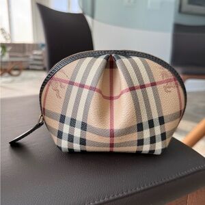 Burberry Makeup Pouch 💛💄🤎